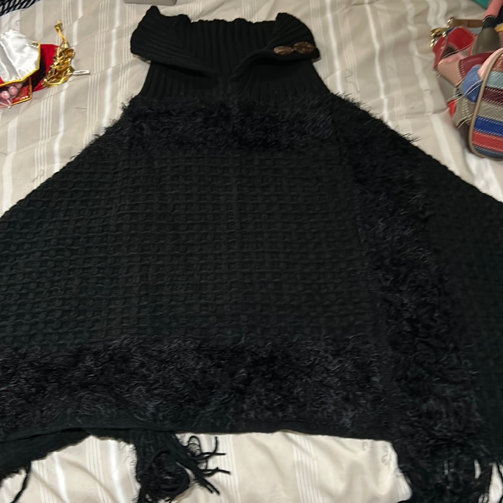 Black quilted sweater pull over